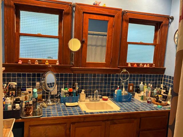 839 N Orange Drive, Los Angeles, CA 90038