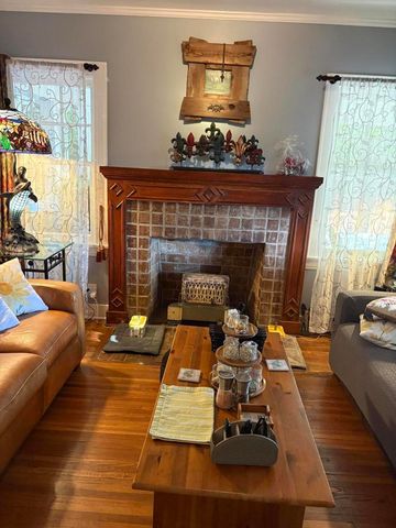 839 N Orange Drive, Los Angeles, CA 90038