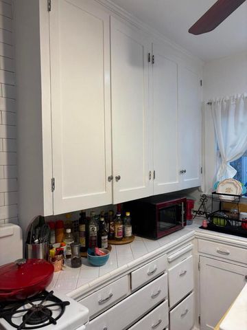 839 N Orange Drive, Los Angeles, CA 90038