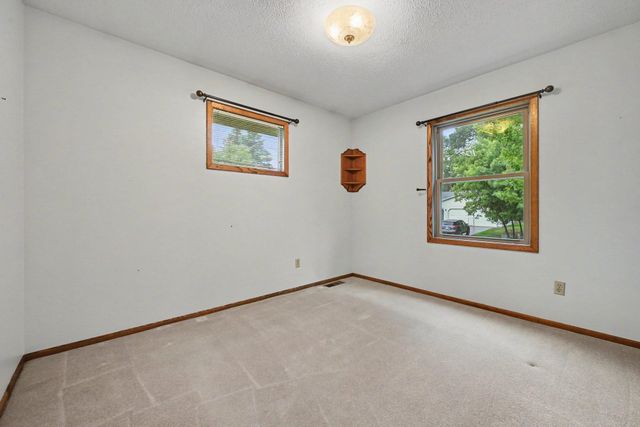 2288 Phylis Court E, Maplewood, MN 55119