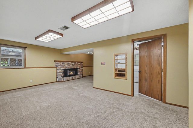 2288 Phylis Court E, Maplewood, MN 55119