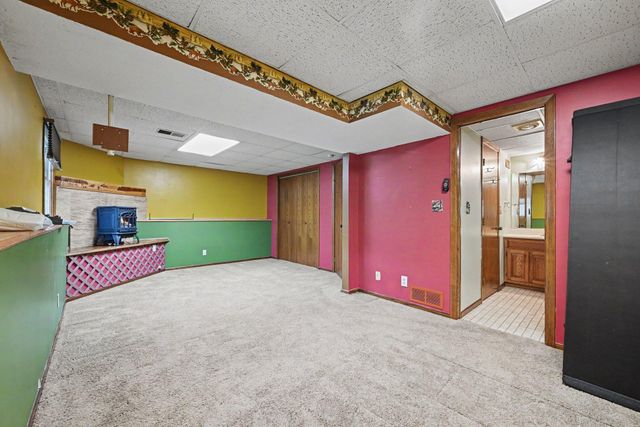 2288 Phylis Court E, Maplewood, MN 55119