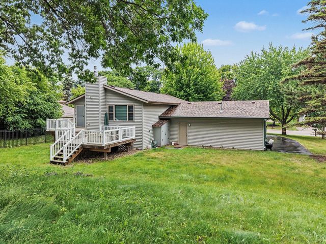 2288 Phylis Court E, Maplewood, MN 55119