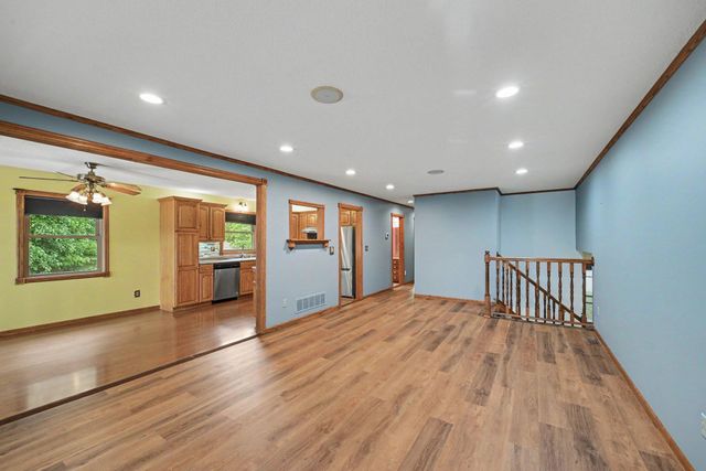 2288 Phylis Court E, Maplewood, MN 55119