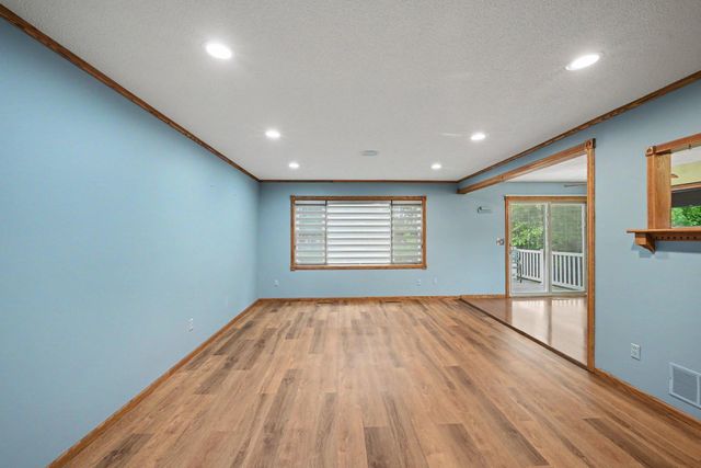2288 Phylis Court E, Maplewood, MN 55119