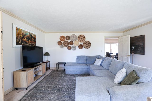 735 Christa Dr, Paducah, KY 42003