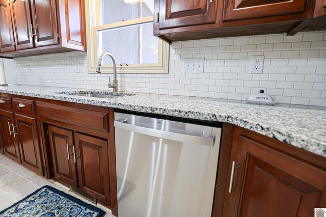 735 Christa Dr, Paducah, KY 42003