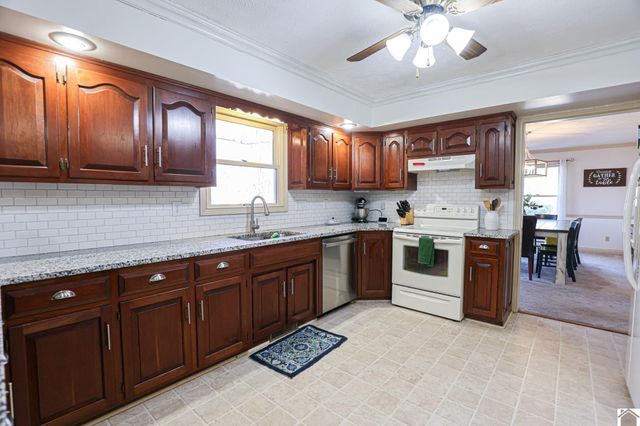 735 Christa Dr, Paducah, KY 42003