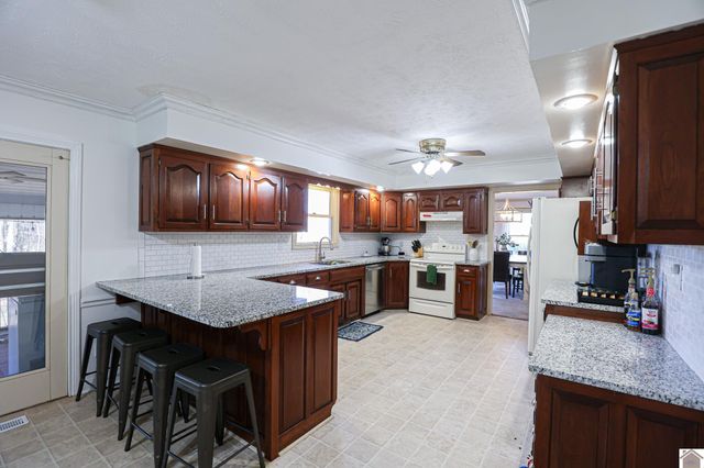 735 Christa Dr, Paducah, KY 42003