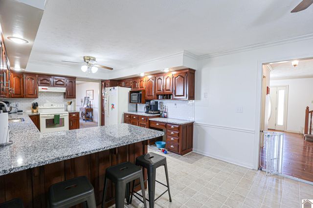 735 Christa Dr, Paducah, KY 42003