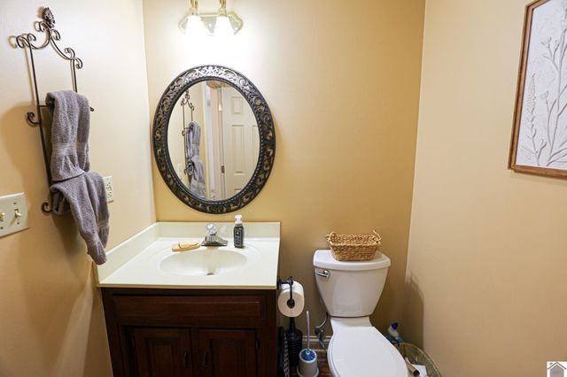 735 Christa Dr, Paducah, KY 42003