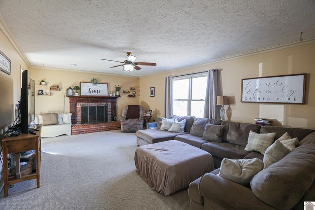 735 Christa Dr, Paducah, KY 42003