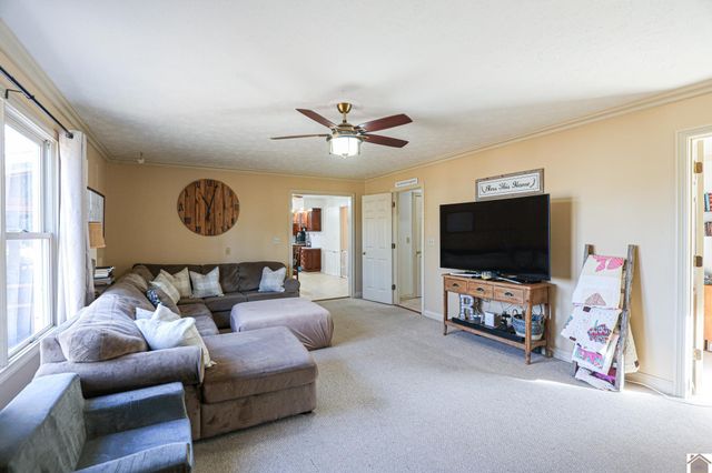 735 Christa Dr, Paducah, KY 42003