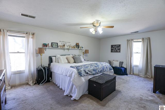 735 Christa Dr, Paducah, KY 42003