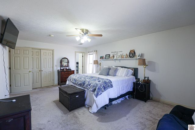 735 Christa Dr, Paducah, KY 42003