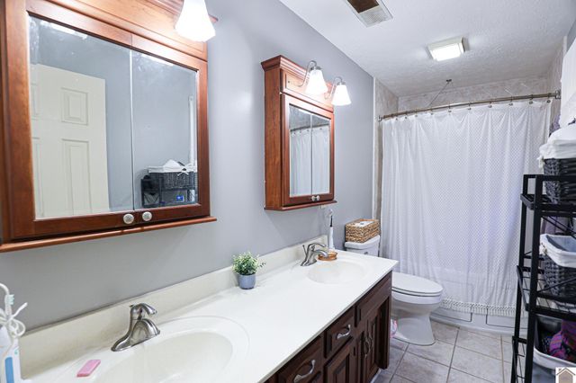 735 Christa Dr, Paducah, KY 42003