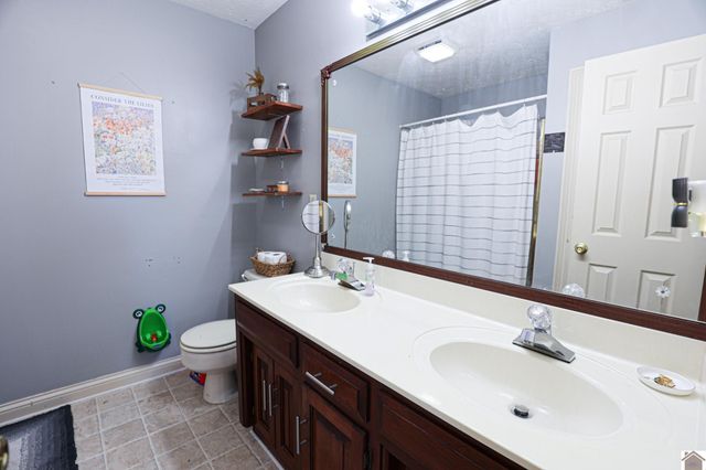 735 Christa Dr, Paducah, KY 42003