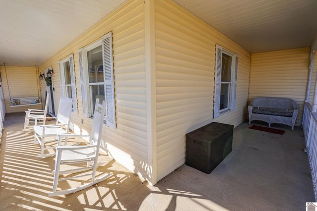 735 Christa Dr, Paducah, KY 42003