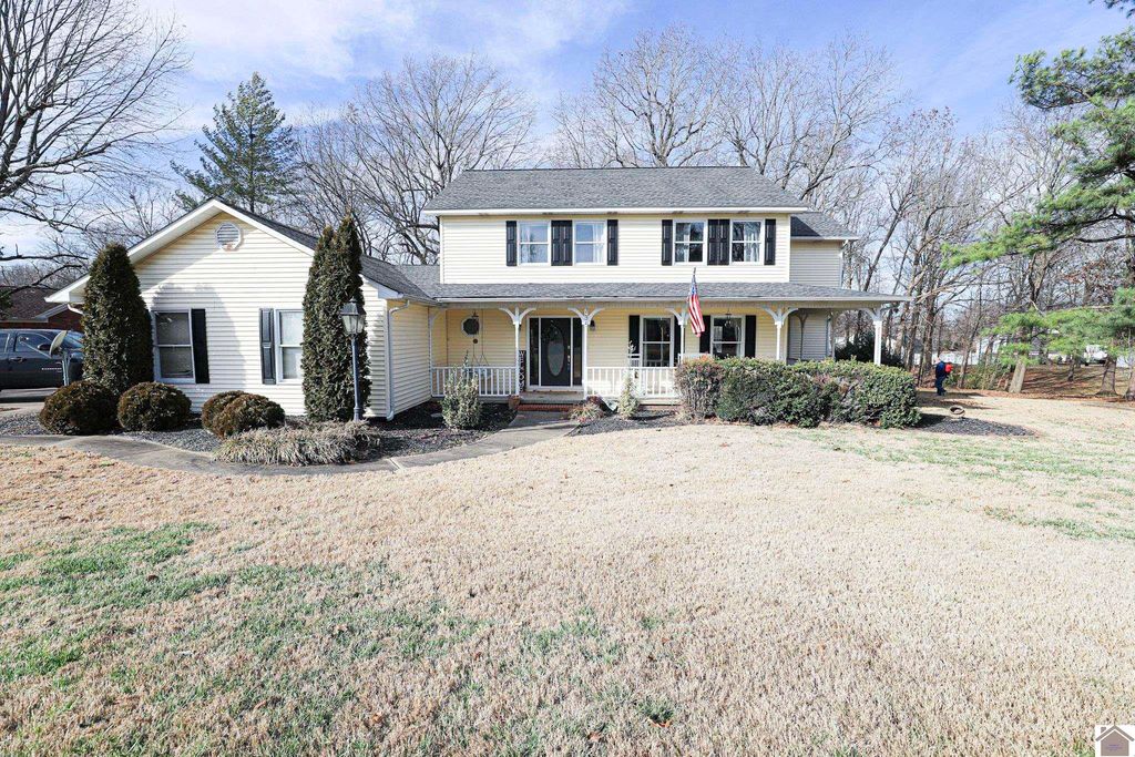 735 Christa Dr, Paducah, KY 42003