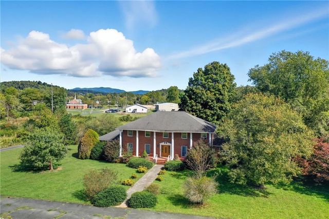 195 River Street, Ellijay, GA 30540