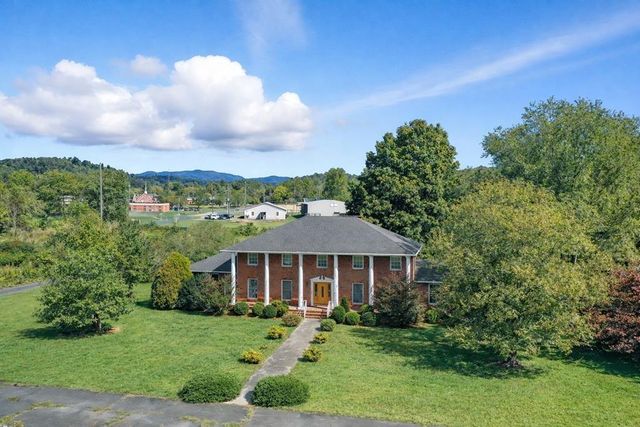 195 River Street, Ellijay, GA 30540