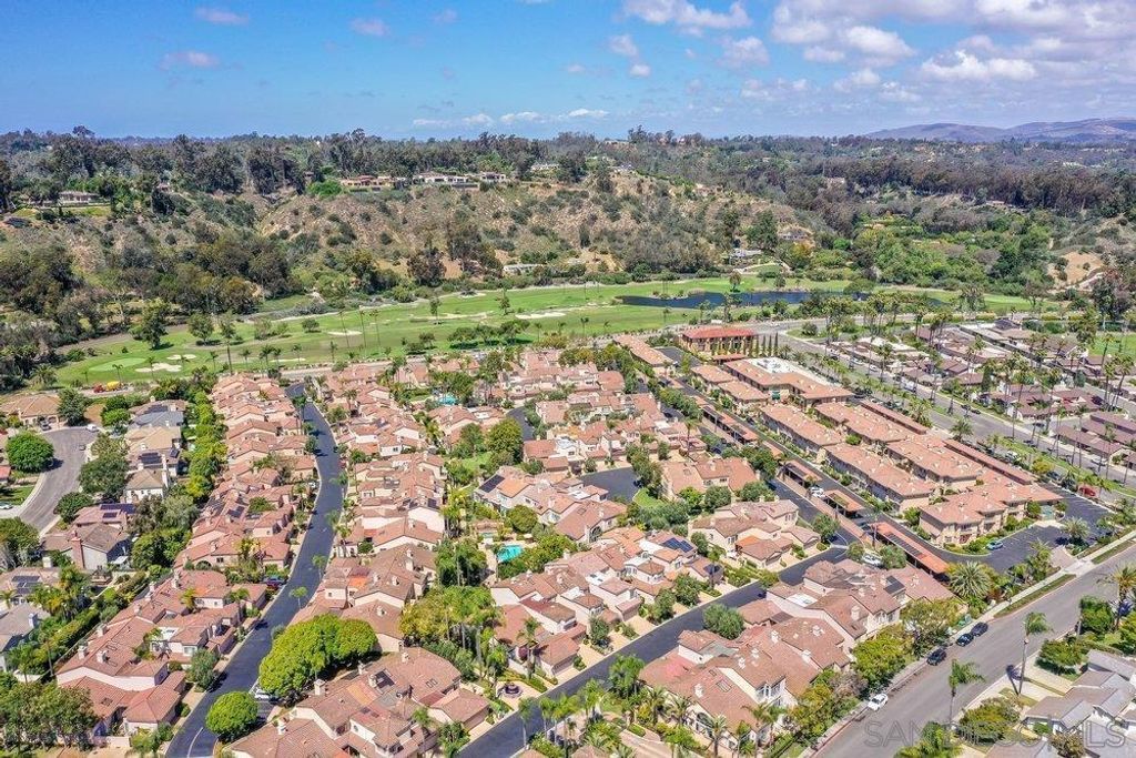 Image 19 of property listing at 3623 Paseo Vista Famosa, Rancho Santa Fe, CA 92091