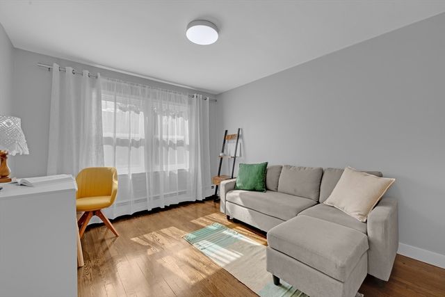 43 Grandview Ave, Worcester, MA 01603