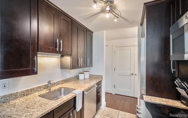 411 S Old Woodward Avenue 529, Birmingham, MI 48009