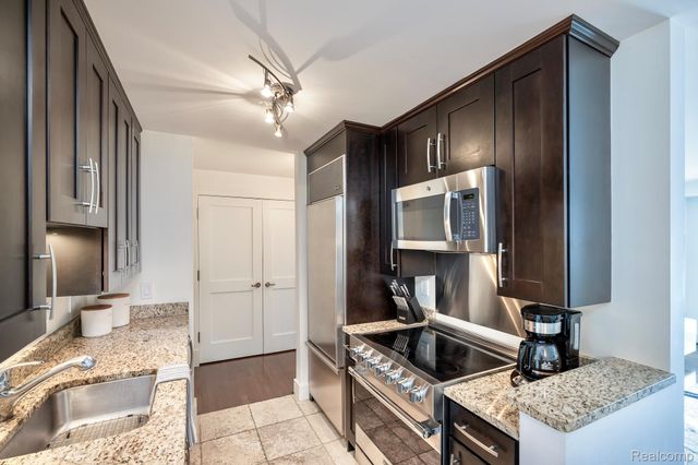 411 S Old Woodward Avenue 529, Birmingham, MI 48009