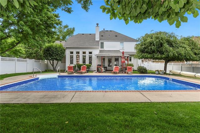 3912 Manhattan Avenue, Blue Springs, MO 64015