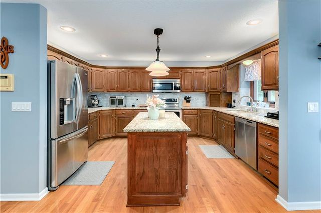 3912 Manhattan Avenue, Blue Springs, MO 64015