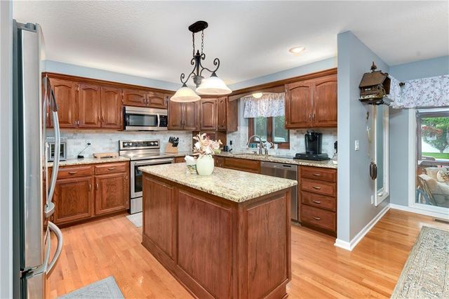 3912 Manhattan Avenue, Blue Springs, MO 64015