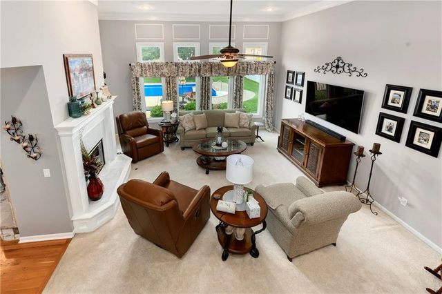 3912 Manhattan Avenue, Blue Springs, MO 64015