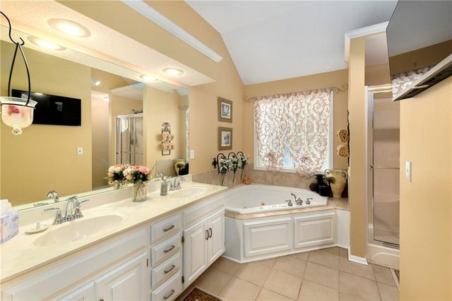 3912 Manhattan Avenue, Blue Springs, MO 64015