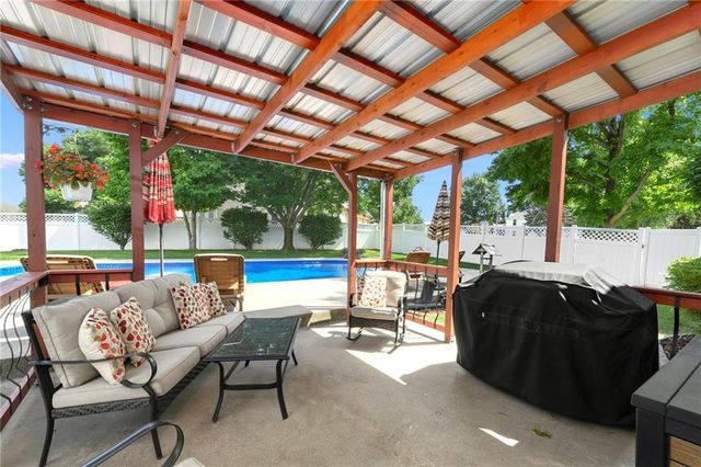 3912 Manhattan Avenue, Blue Springs, MO 64015