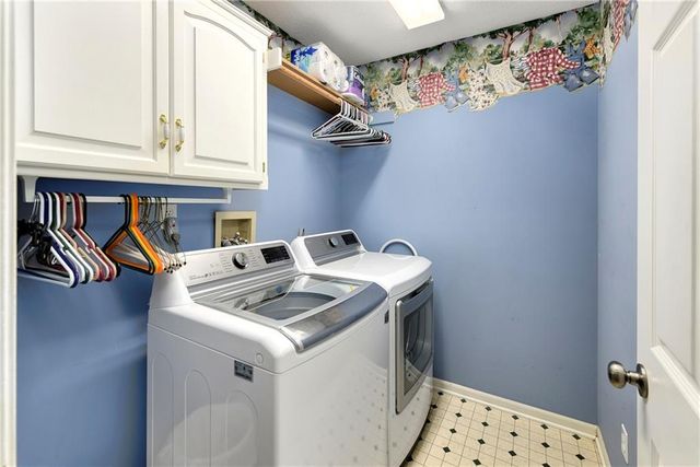 3912 Manhattan Avenue, Blue Springs, MO 64015