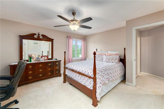 3912 Manhattan Avenue, Blue Springs, MO 64015