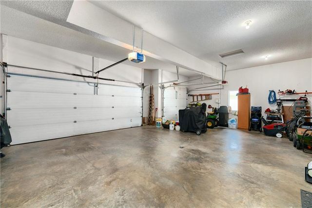 3912 Manhattan Avenue, Blue Springs, MO 64015