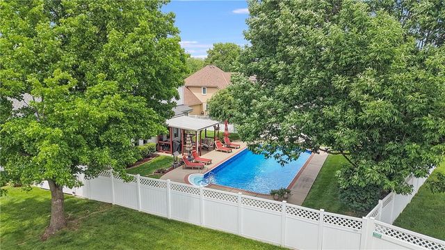 3912 Manhattan Avenue, Blue Springs, MO 64015