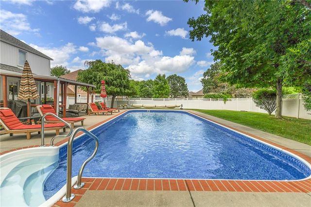 3912 Manhattan Avenue, Blue Springs, MO 64015