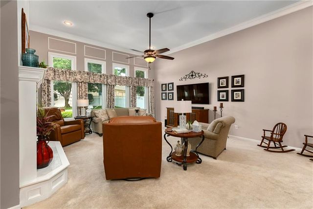 3912 Manhattan Avenue, Blue Springs, MO 64015