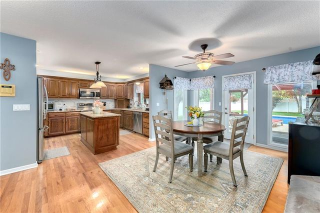 3912 Manhattan Avenue, Blue Springs, MO 64015