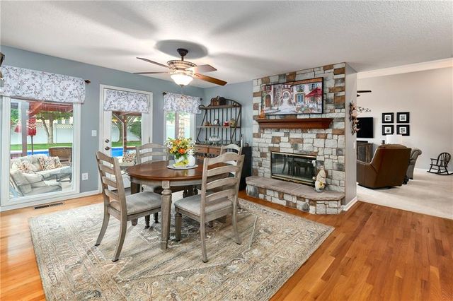 3912 Manhattan Avenue, Blue Springs, MO 64015