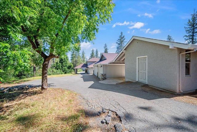 175 Meadow Gate Rd, Meadow Vista, CA 95722
