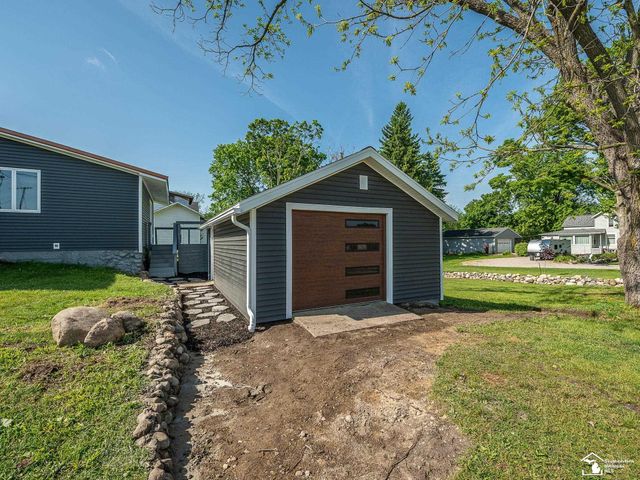 6621 Devils Lake Highway, Manitou Beach, MI 49253