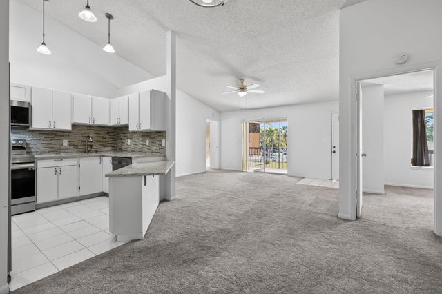 6572 Chasewood Drive F, Jupiter, FL 33458