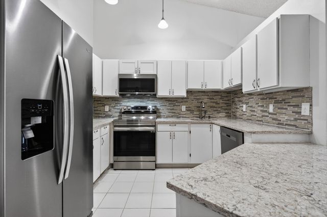 6572 Chasewood Drive F, Jupiter, FL 33458