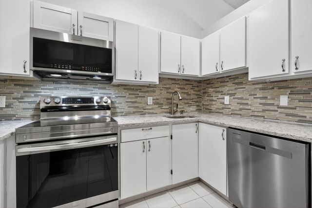 6572 Chasewood Drive F, Jupiter, FL 33458