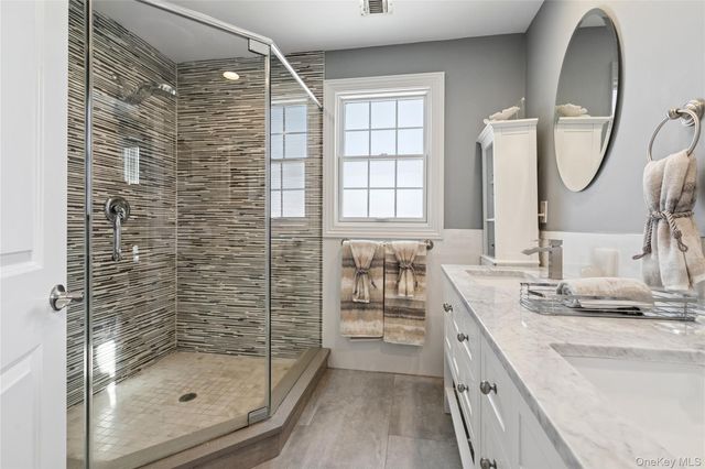 5 Vernon Street, Plainview, NY 11803