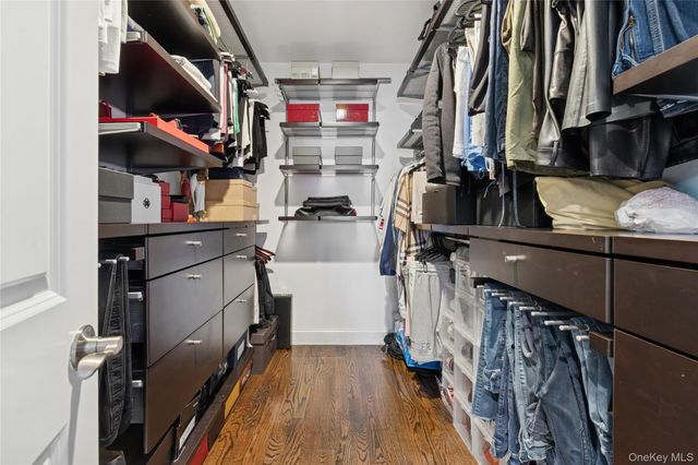 5 Vernon Street, Plainview, NY 11803